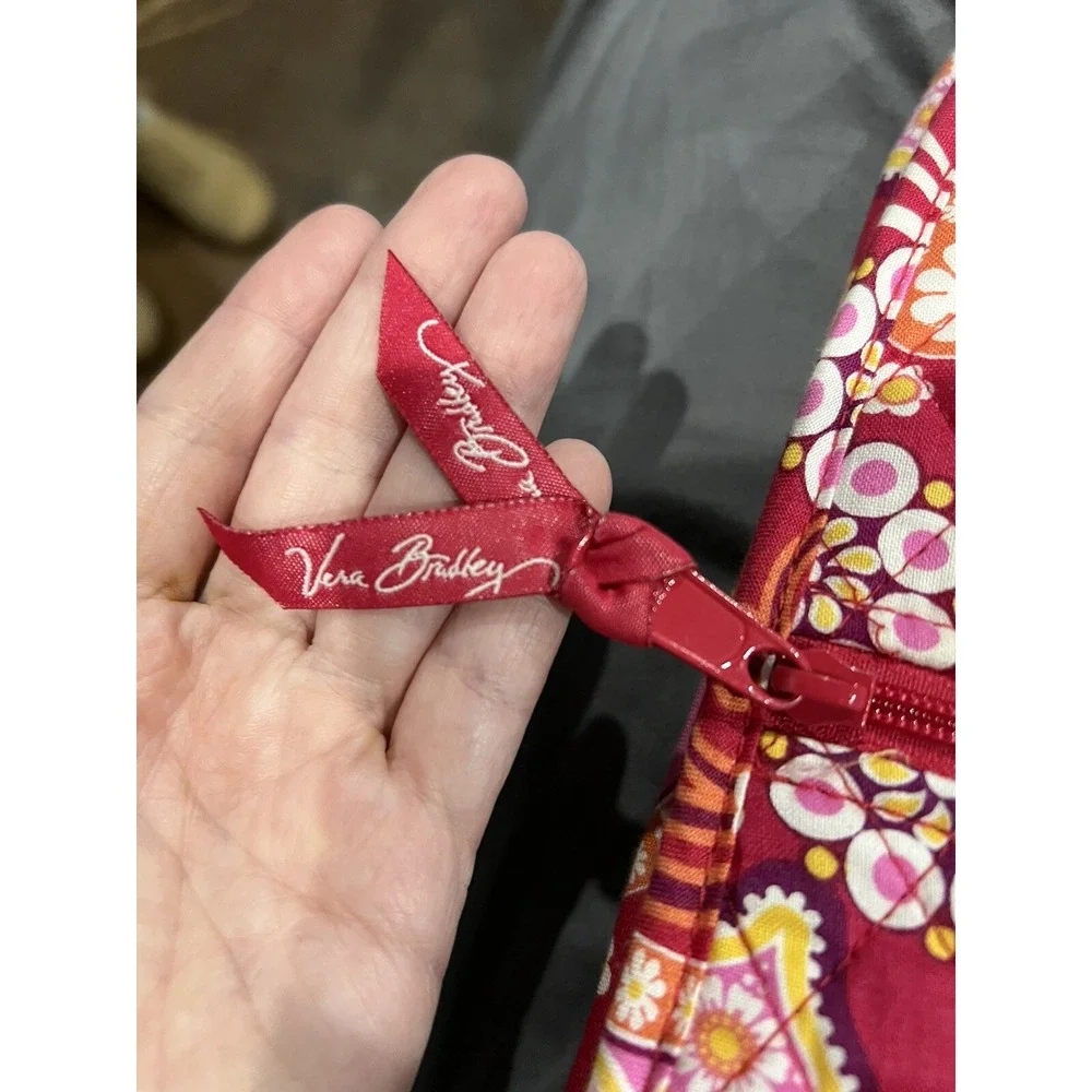 vera bradley garment bag Has Tie Downs For Hangers In New Condition